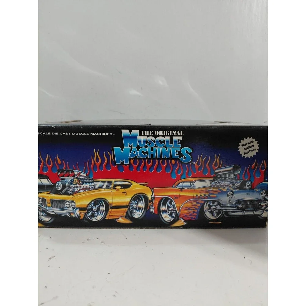 Muscle Machines 71166 1:18 Diecast 1932 Ford Model A Hot Rod Pickup Truck w/box